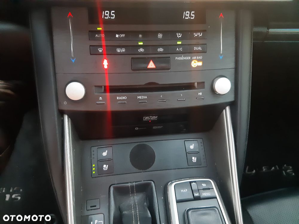 Lexus IS 300h Prestige EU6 - 12