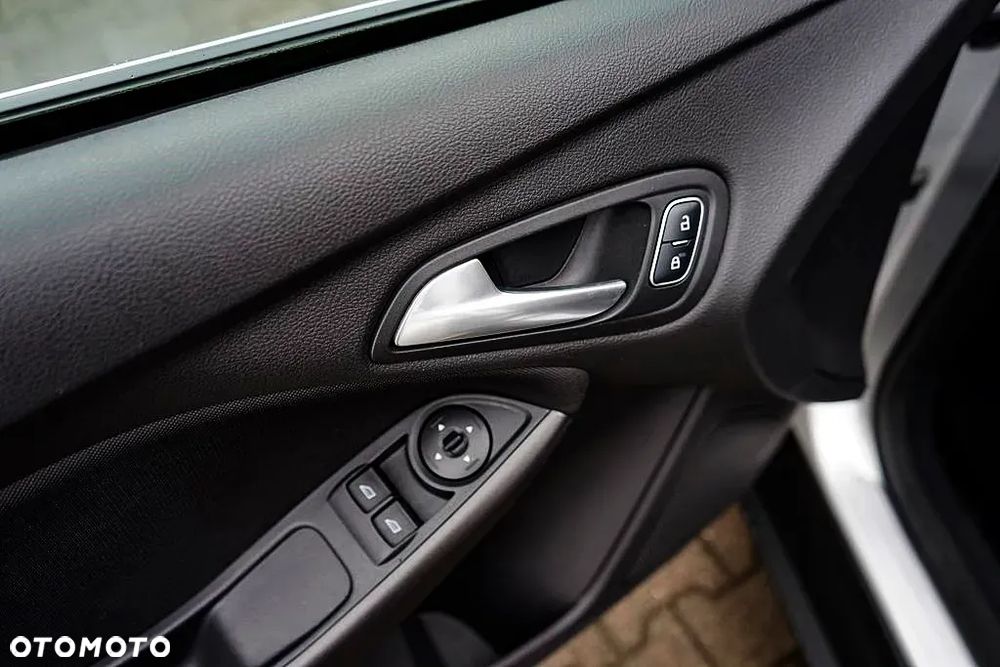 Ford Focus 1.5 TDCi SYNC Edition - 16