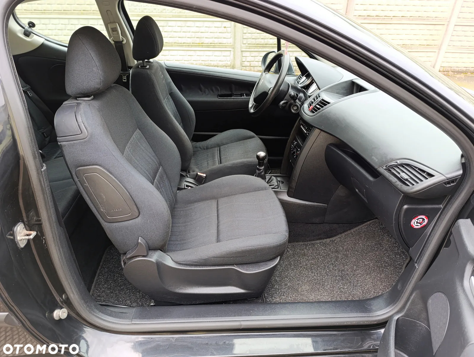 Peugeot 207 - 23
