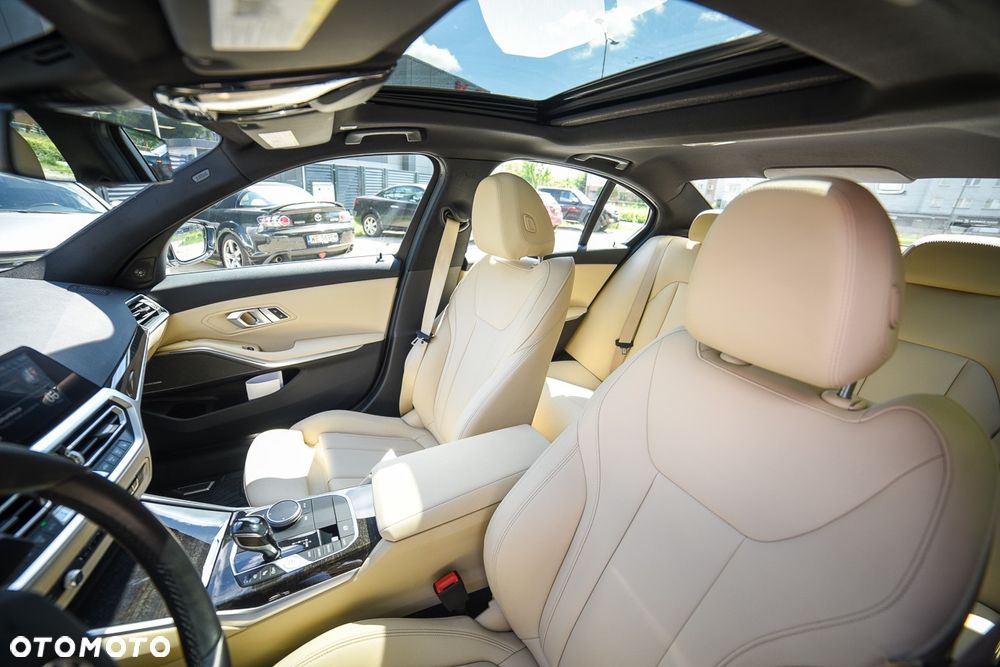 BMW Seria 3 330i Sport Line sport - 19