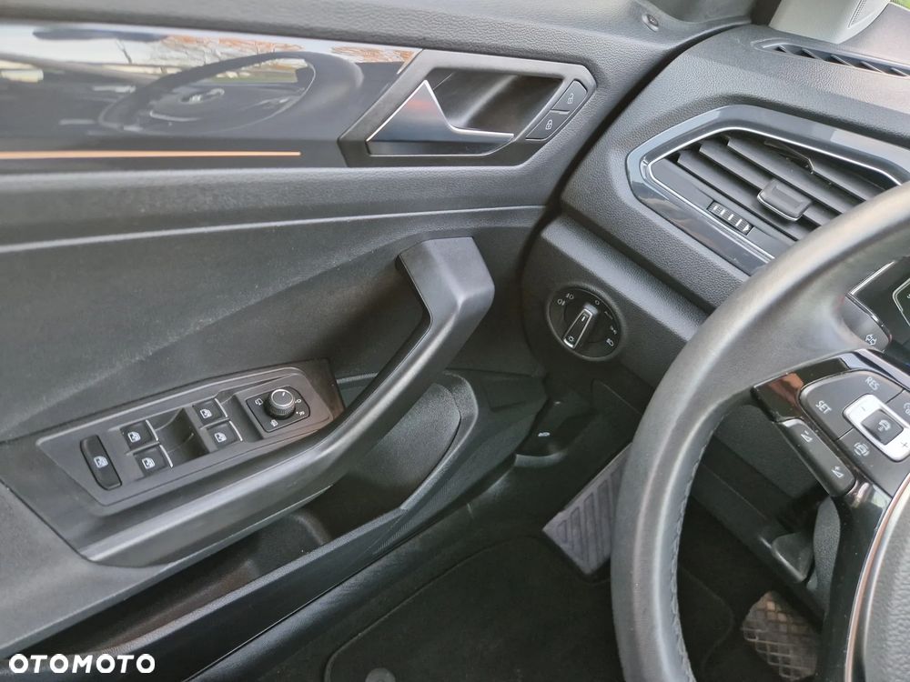 Volkswagen T-Roc - 18
