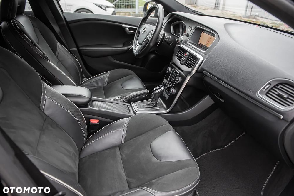 Volvo V40 D3 Geartronic RDesign - 34