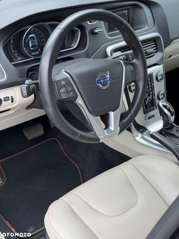 Volvo V40 T3 Drive-E R-Ocean Race - 13