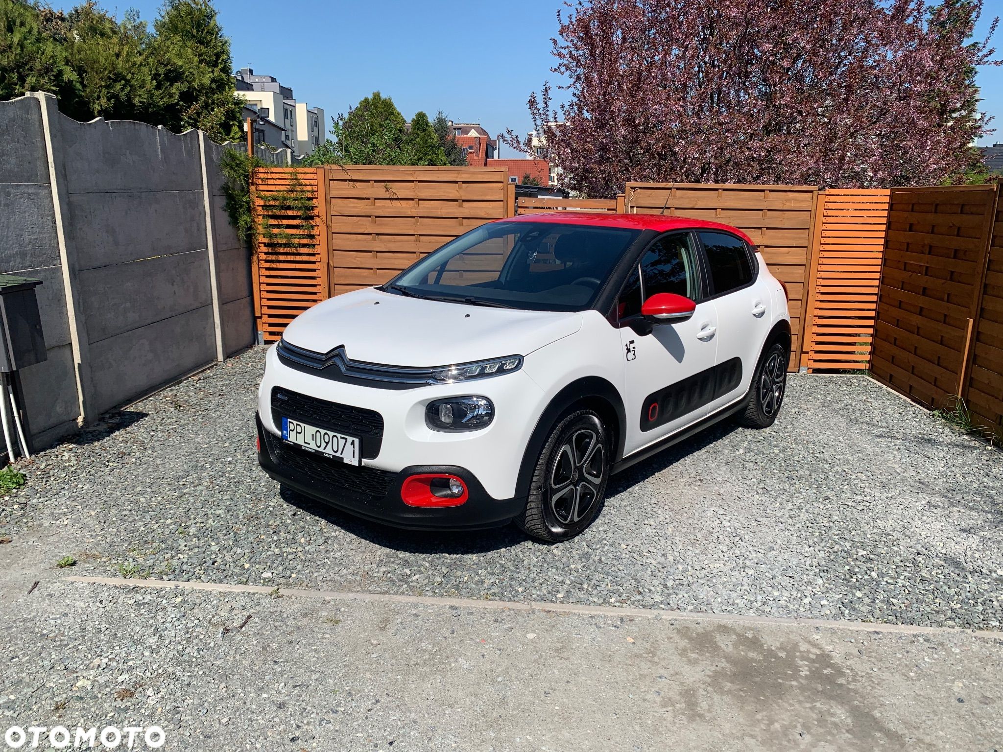 Citroën C3 1.2 PureTech Shine - 1