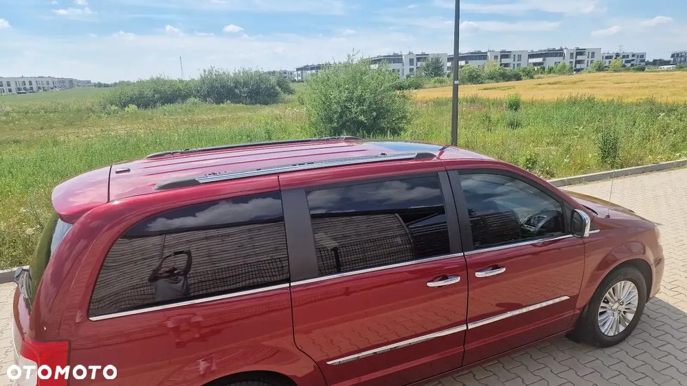 Chrysler Town & Country 3.6 Limited - 27