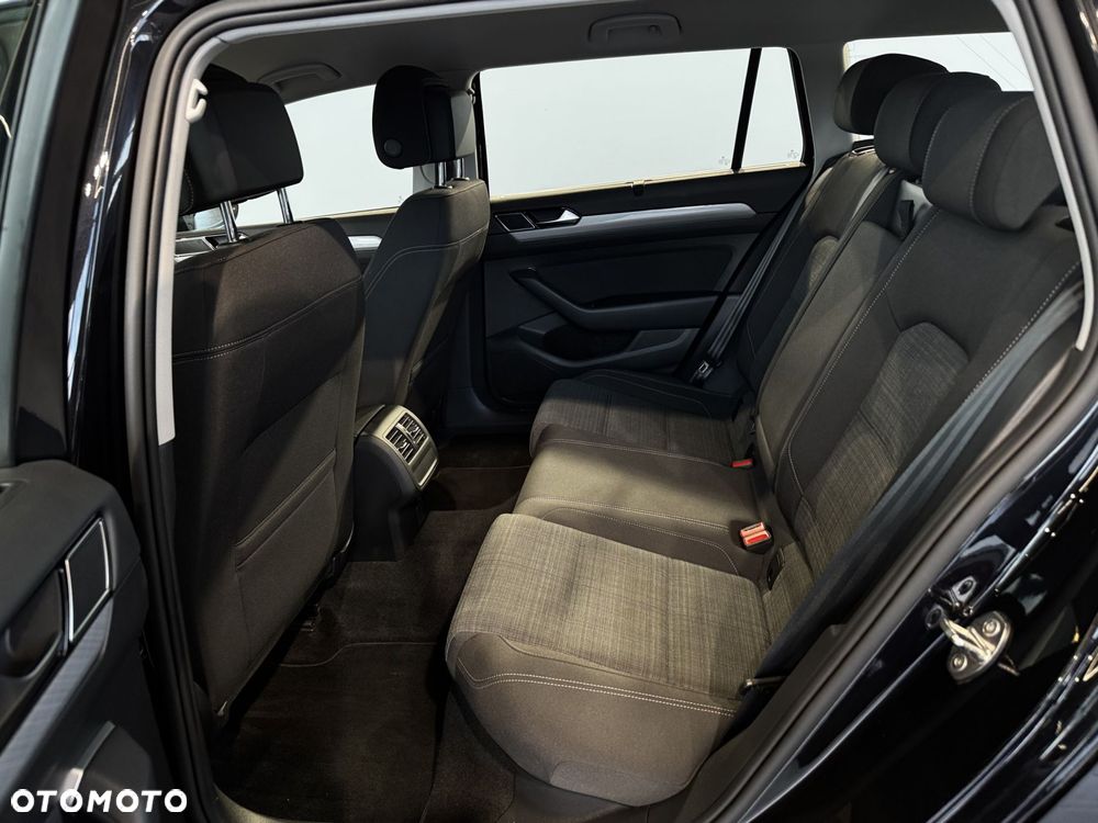 Volkswagen Passat - 15