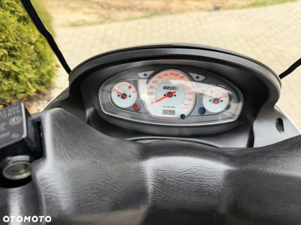 Suzuki Burgman - 16