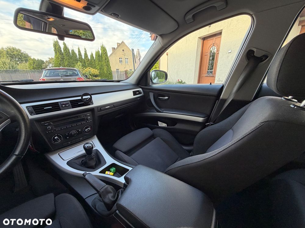 BMW Seria 3 318d DPF Edition Lifestyle - 17