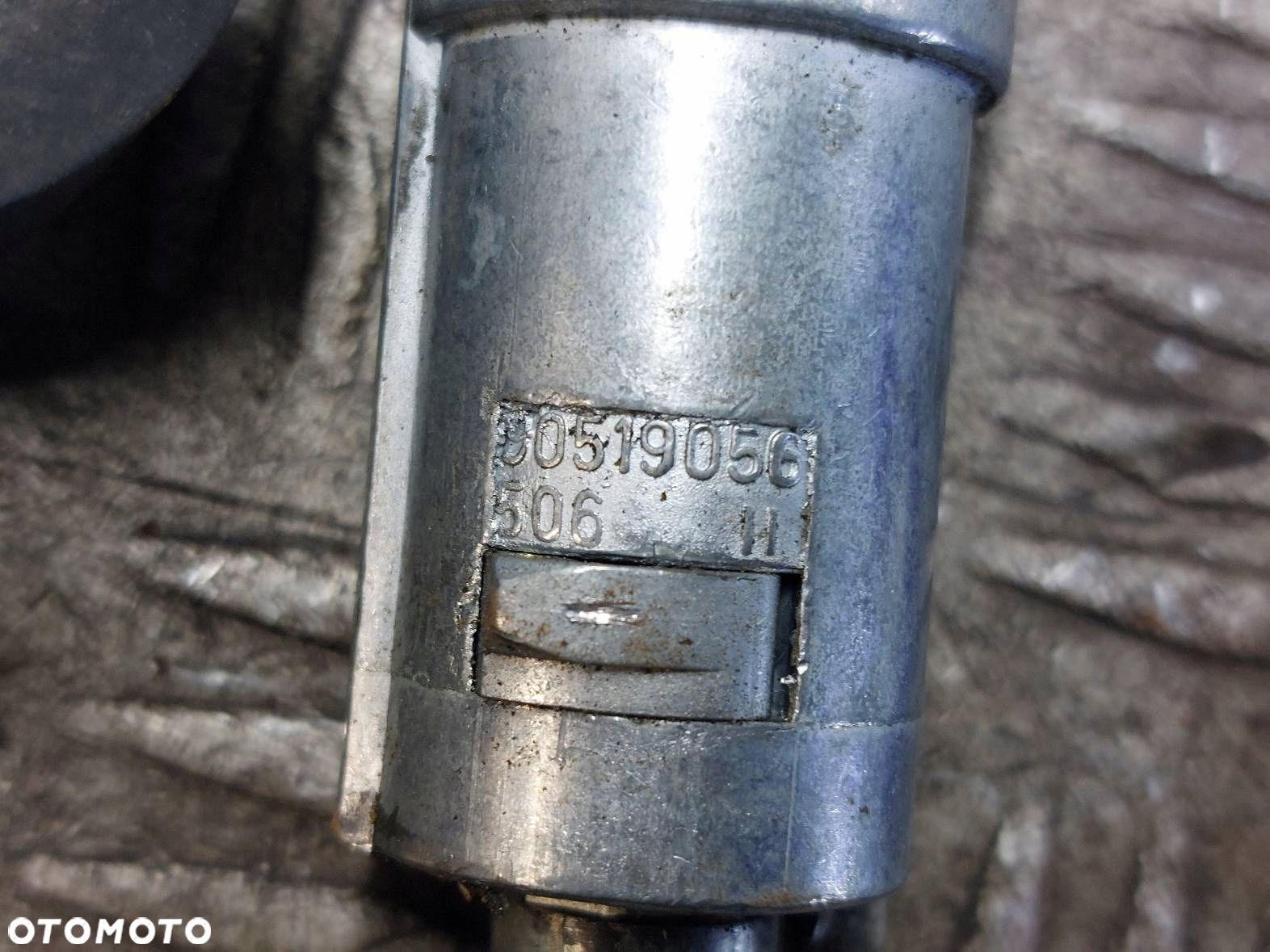 STACYJKA Z KLUCZYKIEM CORSA B ASTRA F 90519056 - 2