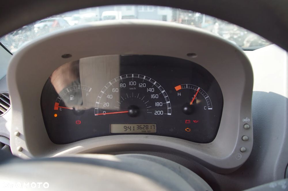 Auto na części - Fiat Panda II 1.1 54 KM 187A1000 C514 2004R Silnik Skrzynia Drzwi Szyba Lusterko Błotnik Maska Klapa Deska Kokpit Sterownik Moduł Czujnik Licznik Kierownica - 12