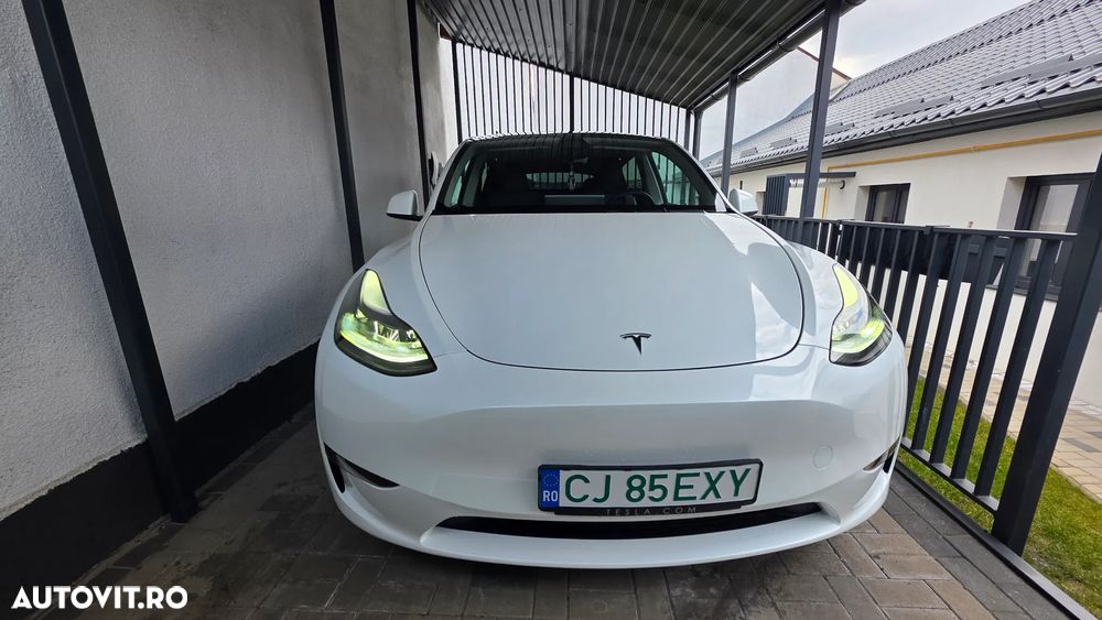 Tesla Model Y AWD Performance - 13