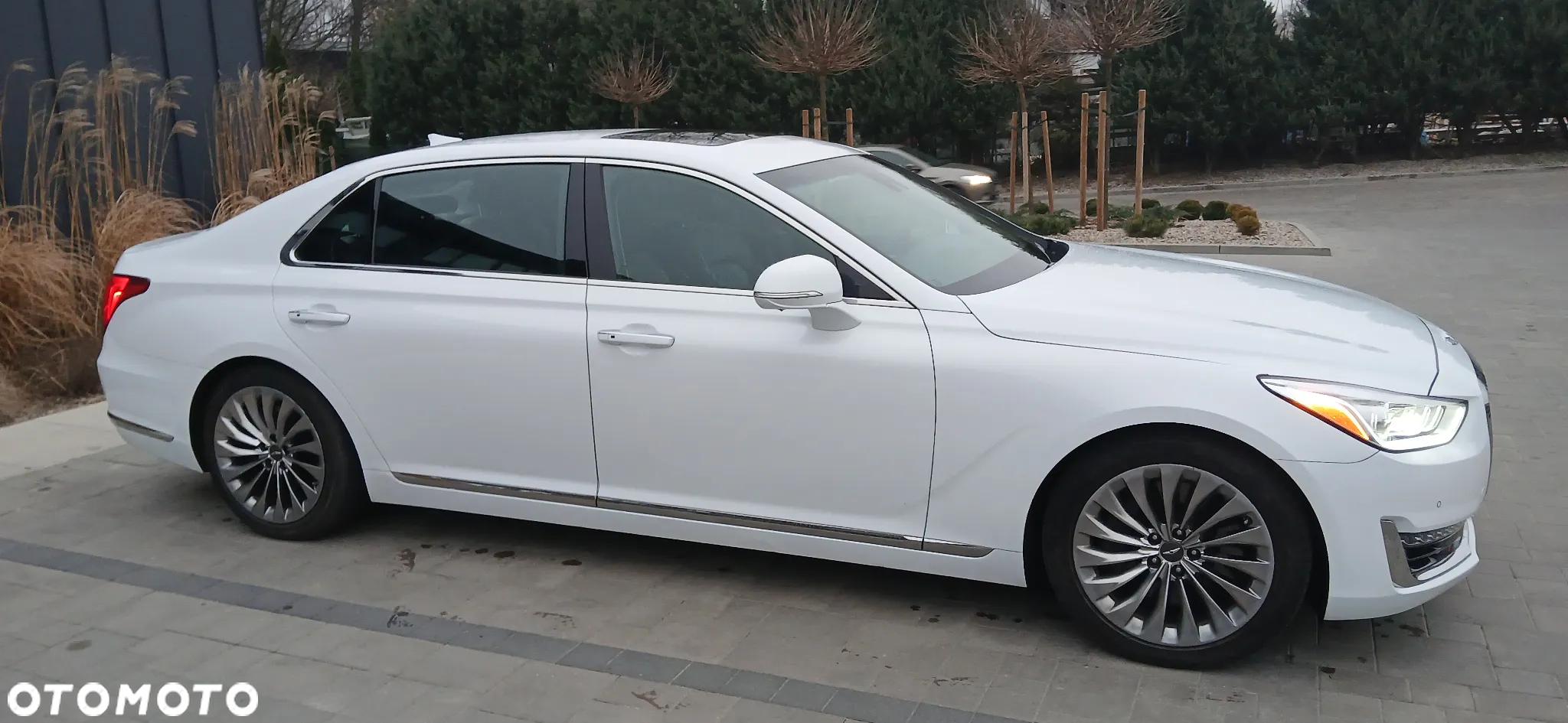 Genesis G90 - 11