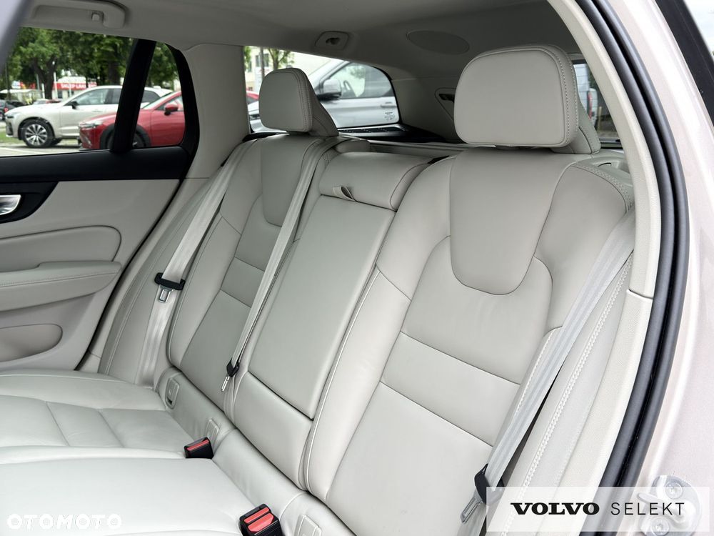 Volvo V60 Cross Country - 17