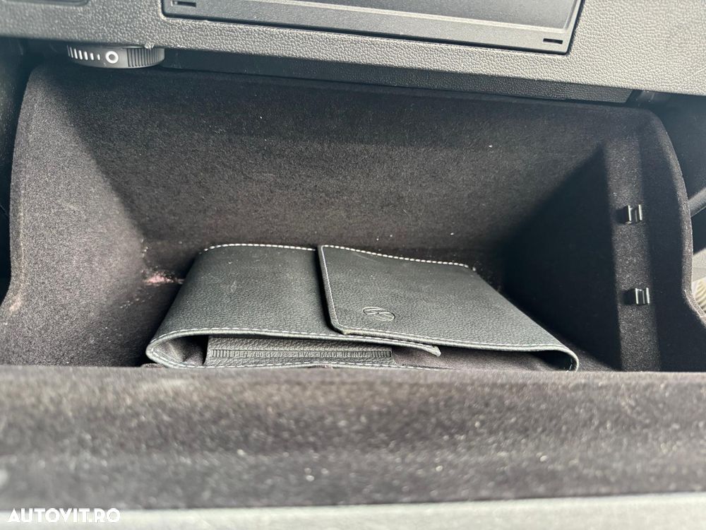 Volkswagen Passat 2.0 TDI SCR DSG Business - 38