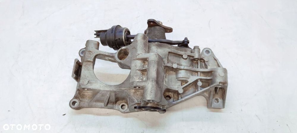 ŁAPA POMPY WODY UCHWYT BMW F36 430I B48B20B 252KM 7644809 - 2