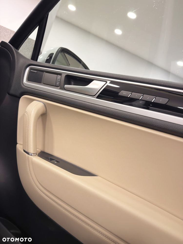 Volkswagen Touareg 3.0 V6 TDI SCR Blue Motion DPF Automatik Terrain Tech Executive Edition - 12