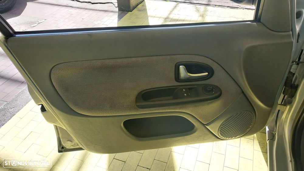 Renault Clio 1.2 16V Privilège - 15