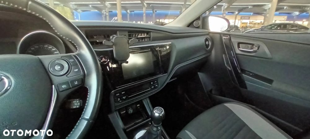 Toyota Auris 1.6 Premium - 17
