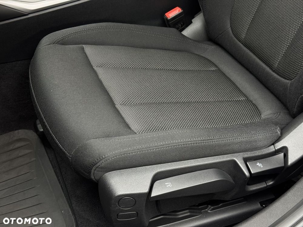 BMW Seria 3 318i - 13