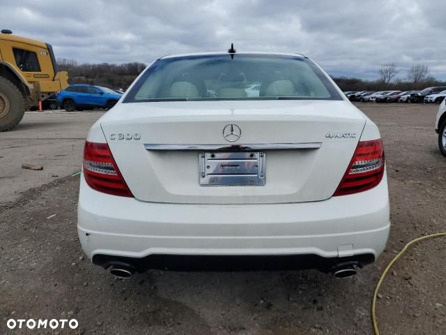 Mercedes-Benz Klasa C 300 4Matic 7G-TRONIC Avantgarde - 22