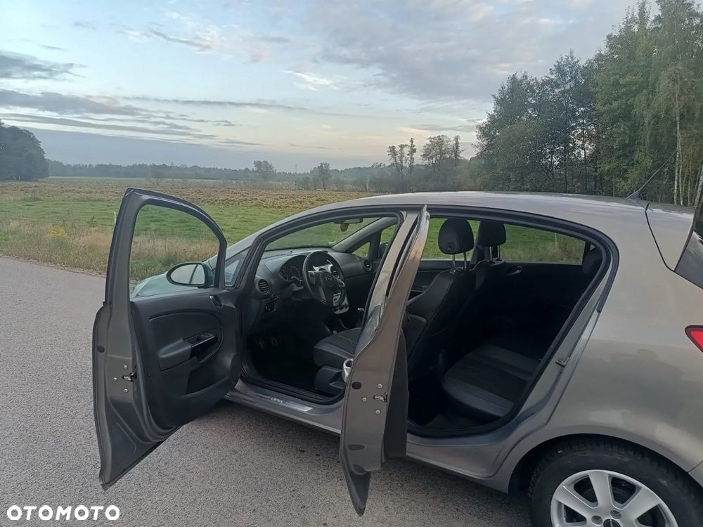 Opel Corsa 1.2 16V Cosmo - 19