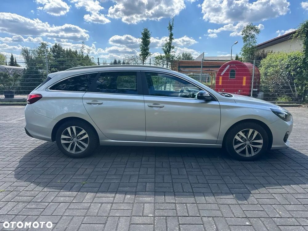 Hyundai i30 1.6 D Comfort DCT - 9