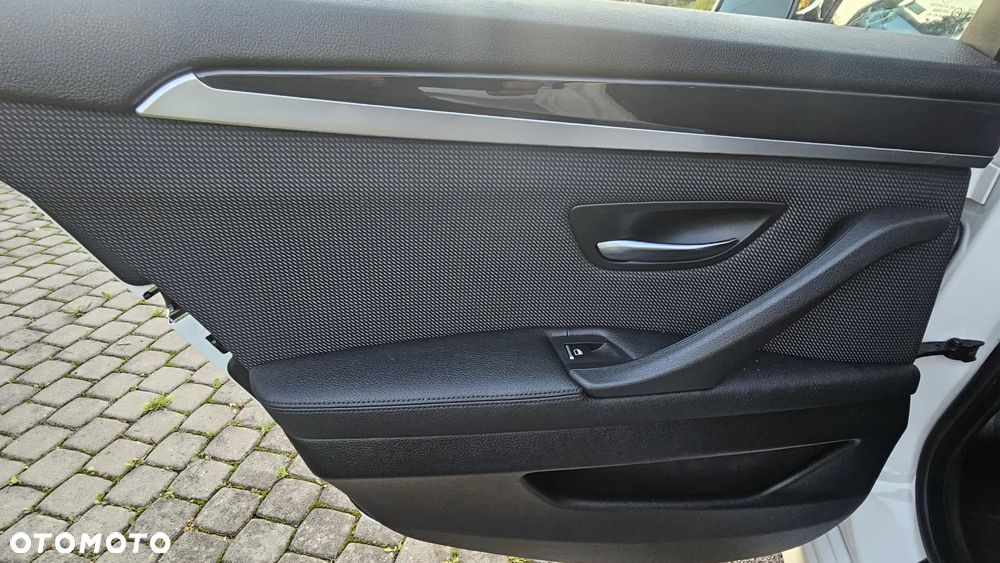 BMW Seria 5 520d - 25