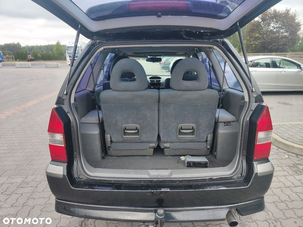 Mitsubishi Space Wagon - 3