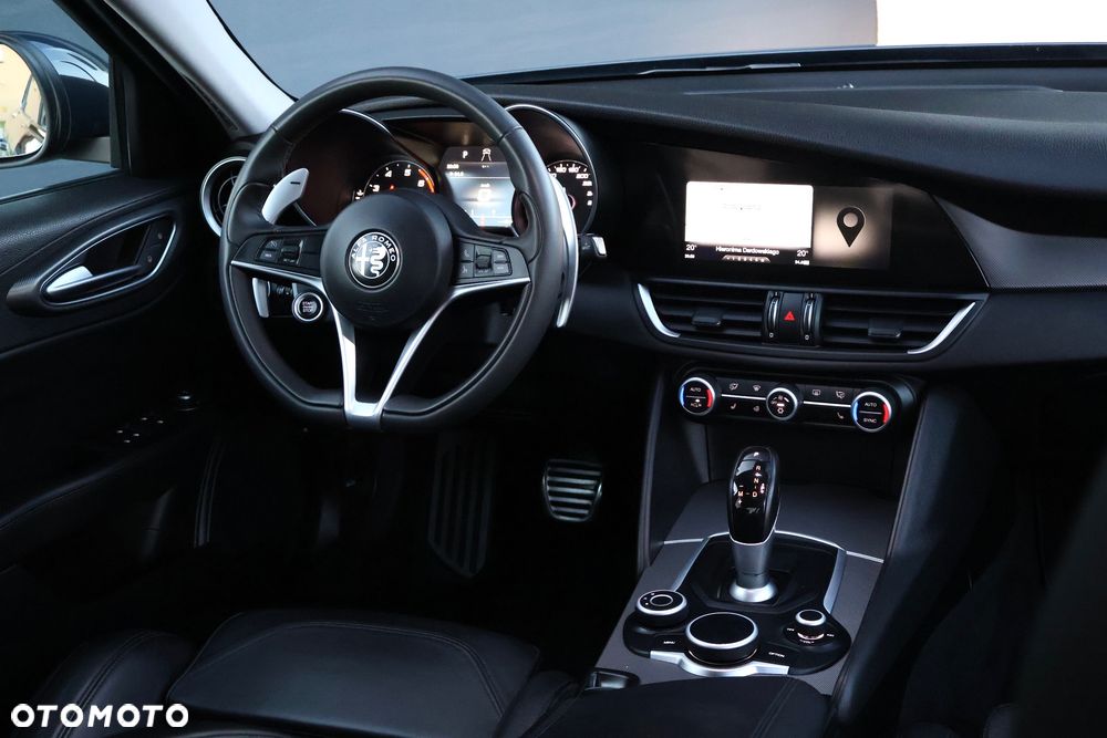 Alfa Romeo Giulia 2.0 Turbo 16V AT8-Q4 Veloce Ti - 11