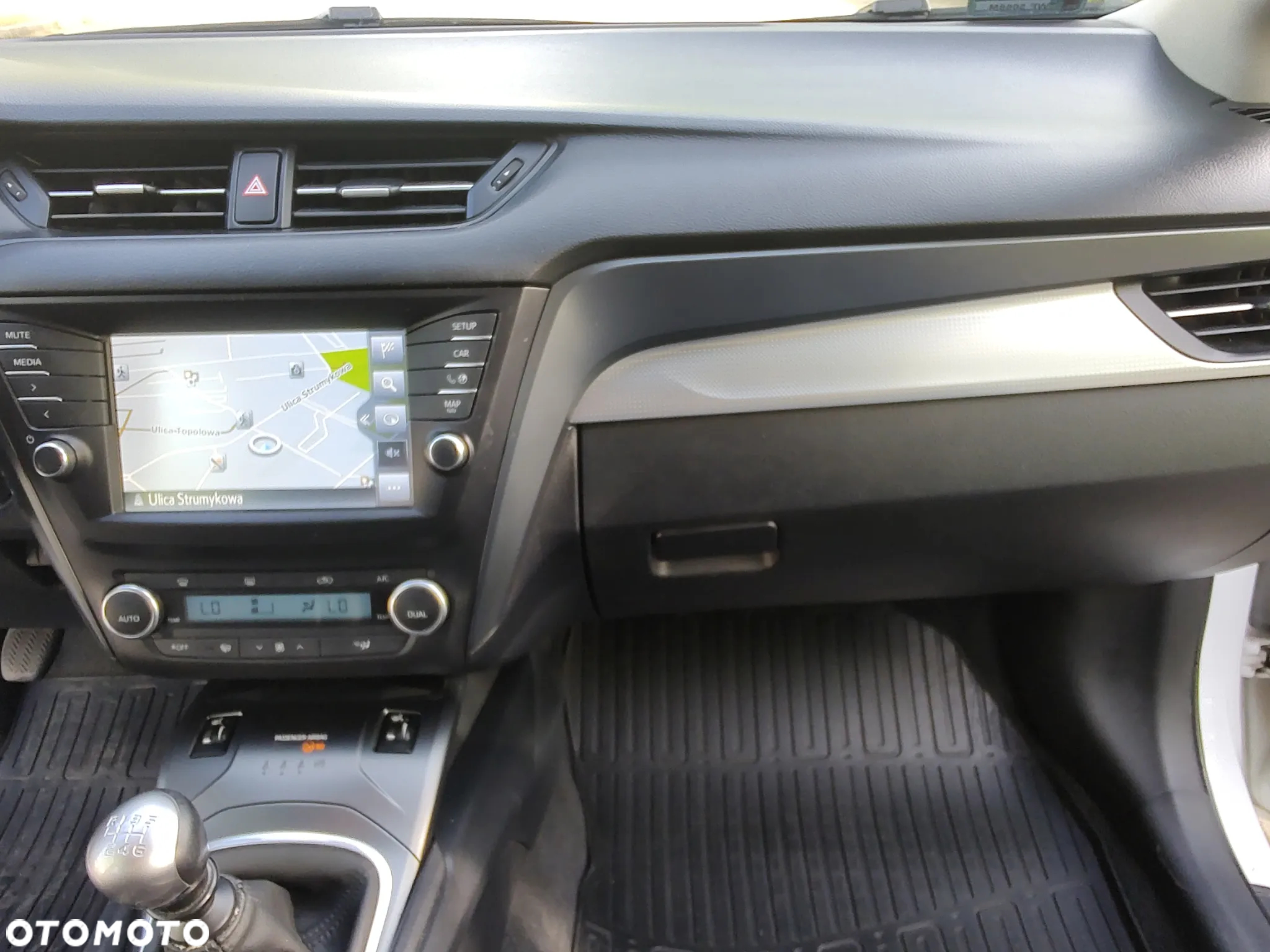 Toyota Avensis 1.8 Premium - 14