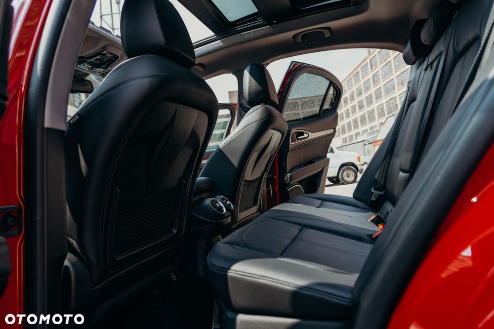 Alfa Romeo Stelvio 2.0 Turbo 16V AT8-Q4 Ti - 22