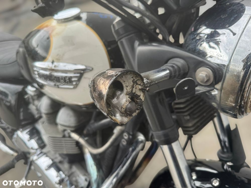 Triumph Bonneville - 11