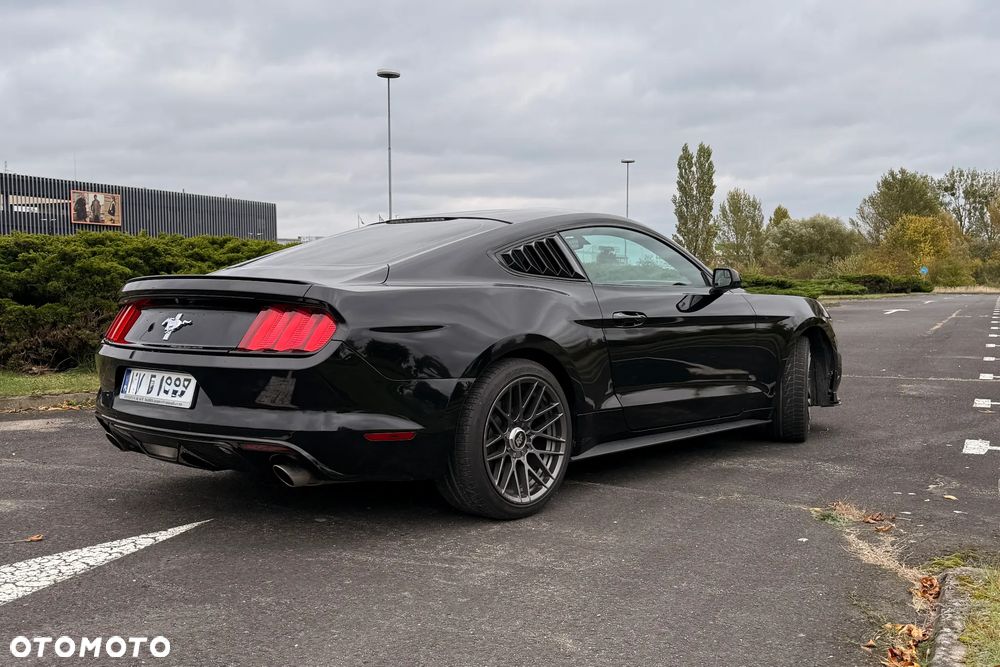 Ford Mustang - 7