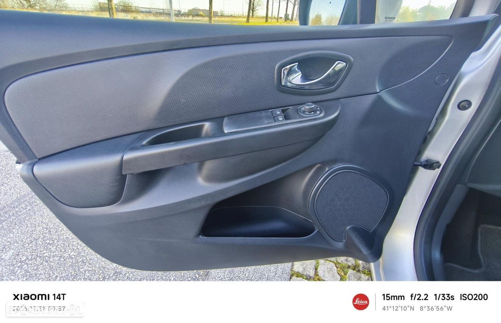 Renault Clio 1.2 16V 75 Collection - 19