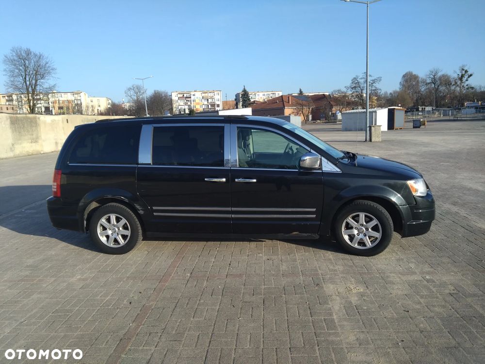 Chrysler Town & Country - 3