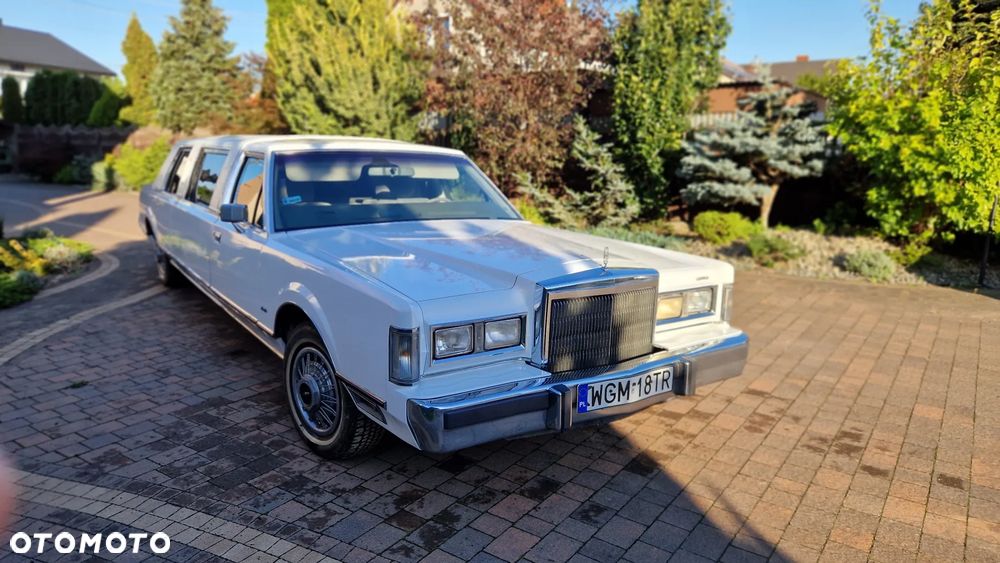 Lincoln Town Car - 1