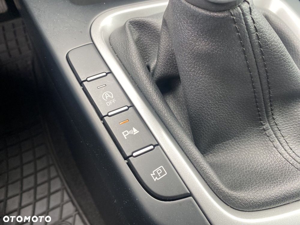 Kia Ceed - 24