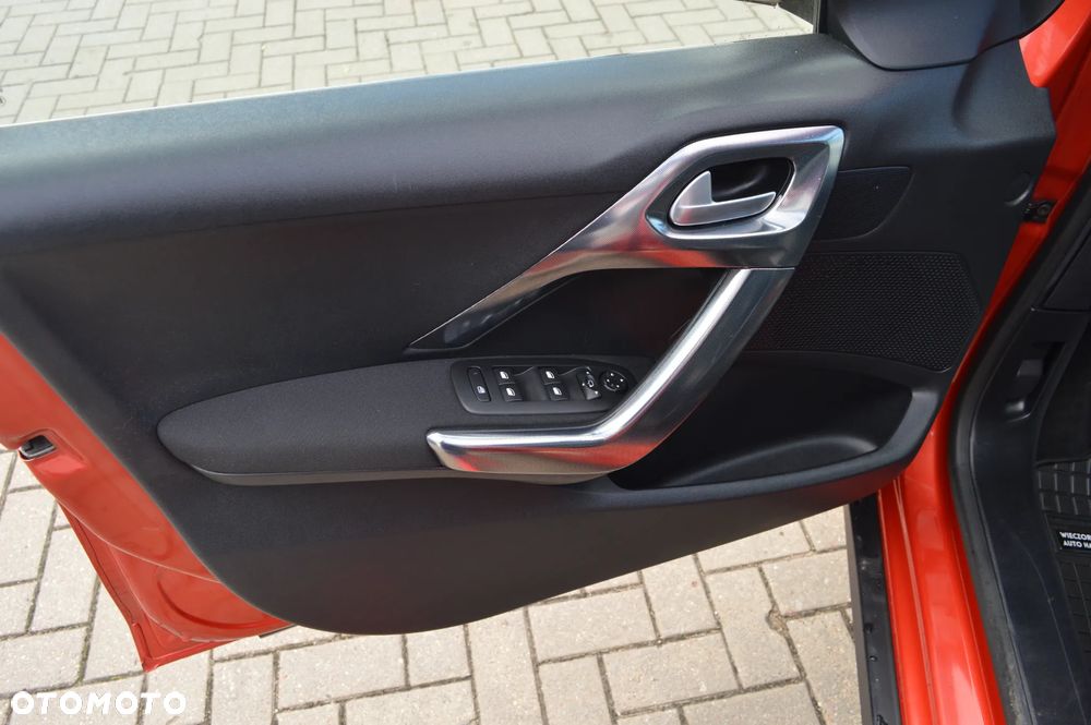 Peugeot 2008 1.6 VTi Allure - 25