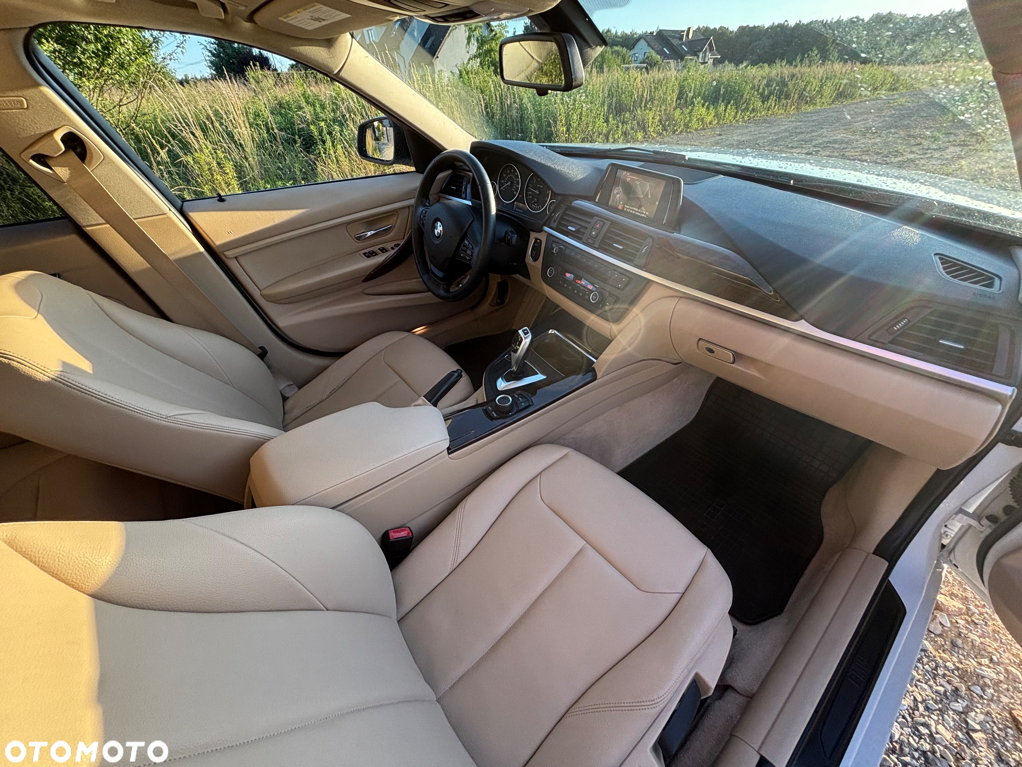 BMW Seria 3 320i Touring - 12