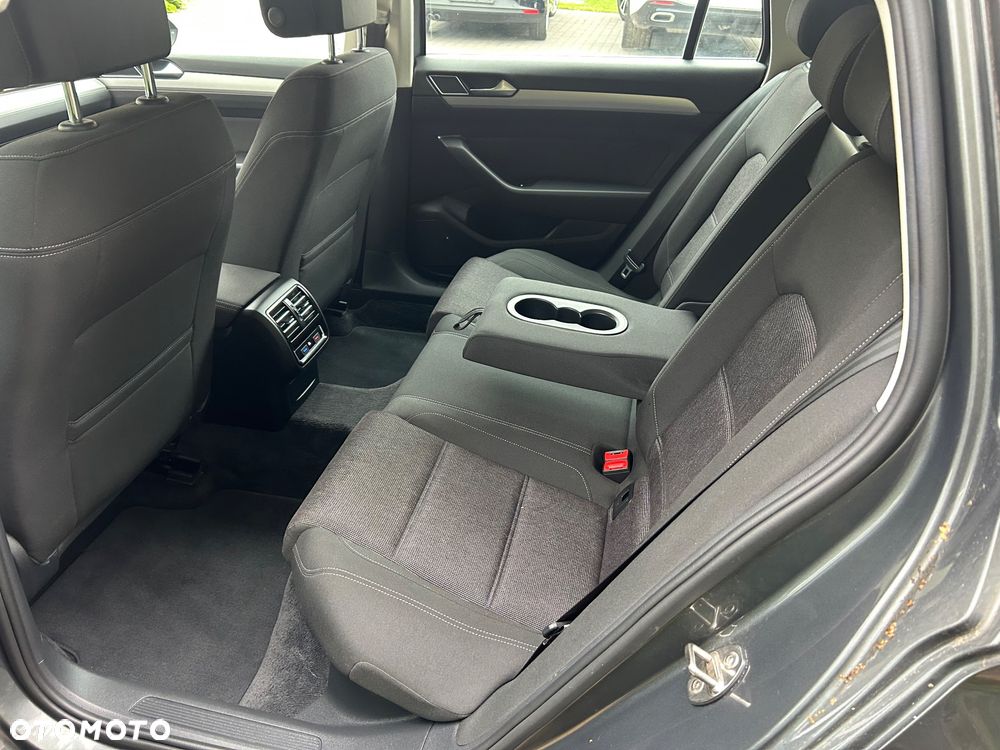 Volkswagen Passat Variant 2.0 TDI SCR DSG Comfortline - 29