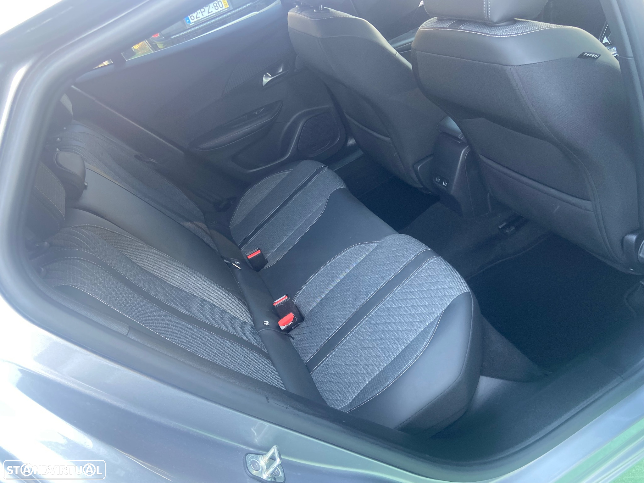 Peugeot 2008 1.2 PureTech Allure EAT8 - 22