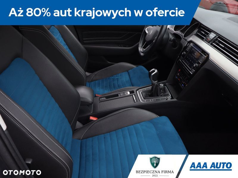 Volkswagen Passat - 11