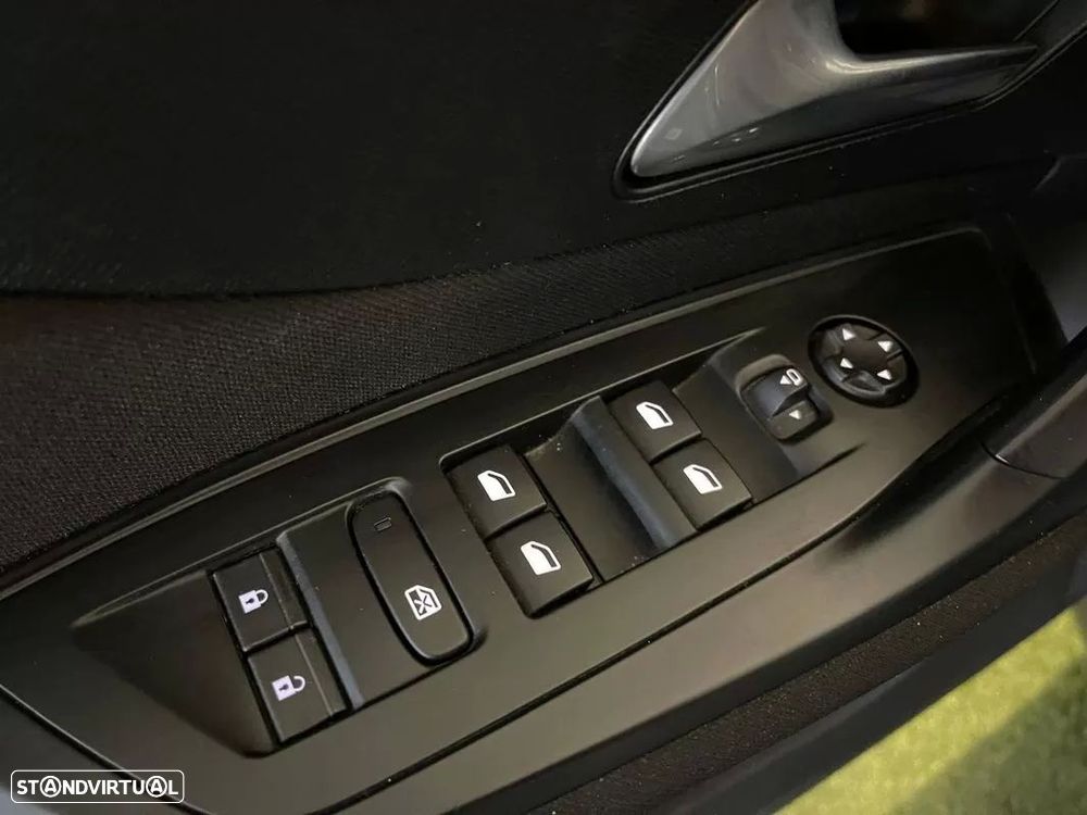 Peugeot 308 SW BlueHDi 130 EAT8 Stop & Start Active — fotografia 29