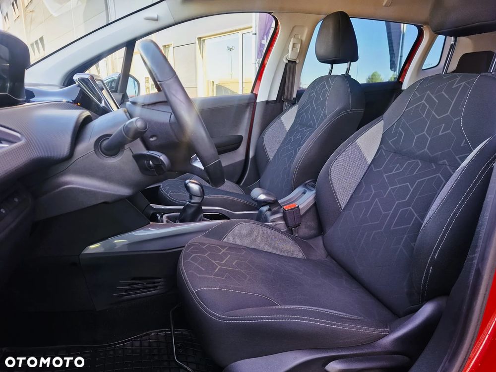 Peugeot 2008 1.2 Pure Tech Style S&S - 11