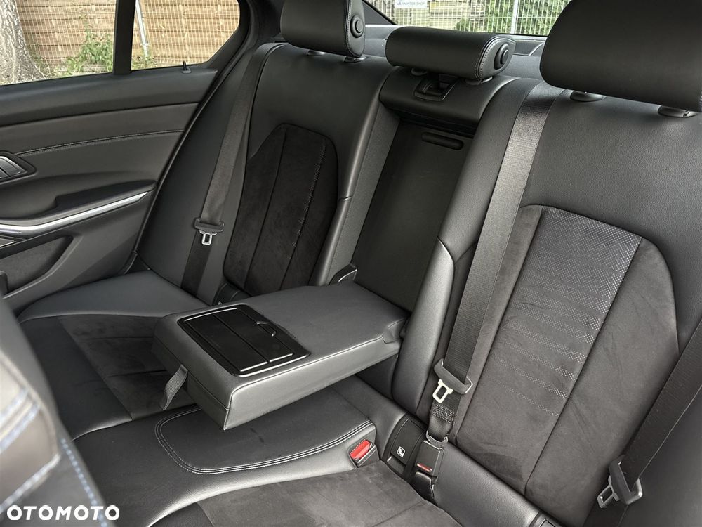 BMW Seria 3 318i - 23
