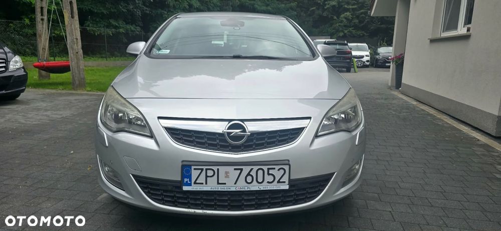 Opel Astra 2012 photo 2