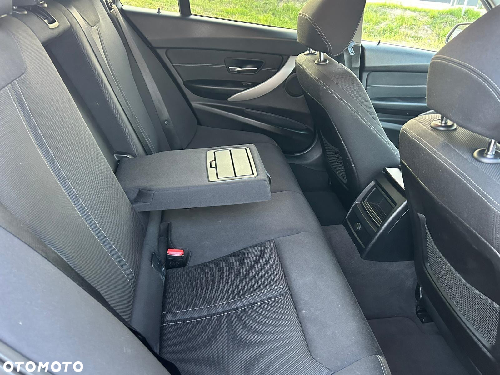 BMW Seria 3 320d Touring xDrive - 12