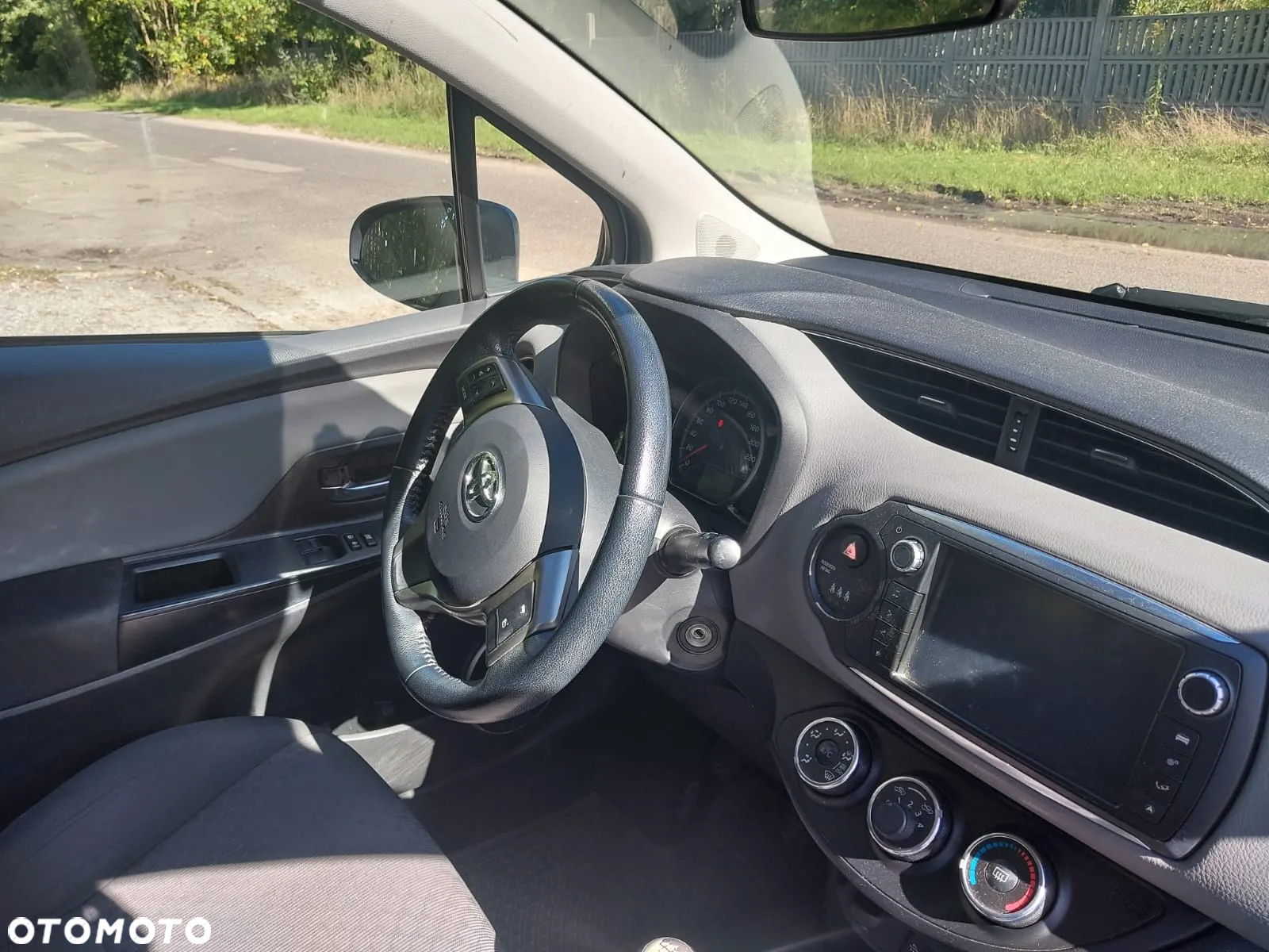 Toyota Yaris 1.33 Premium - 6