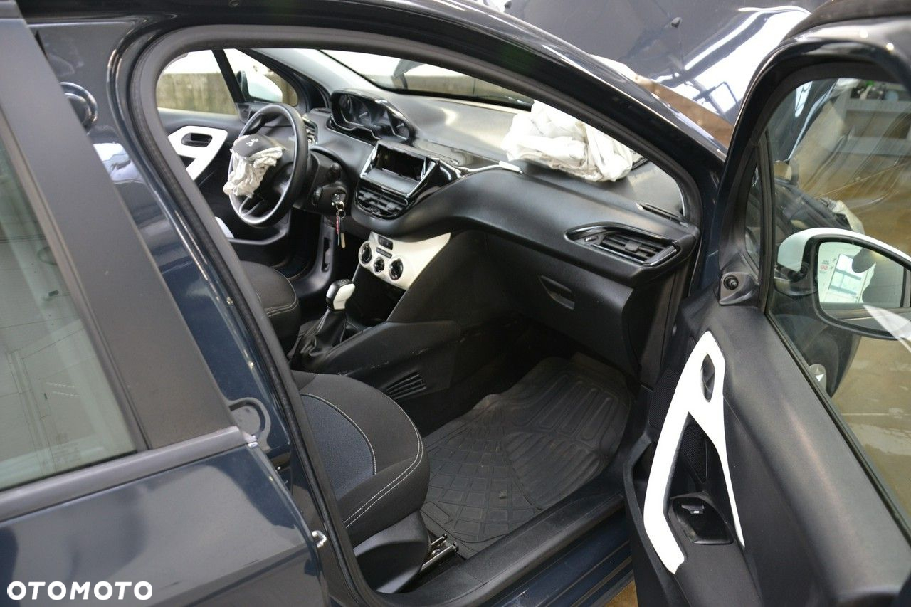 Peugeot 208 - 24