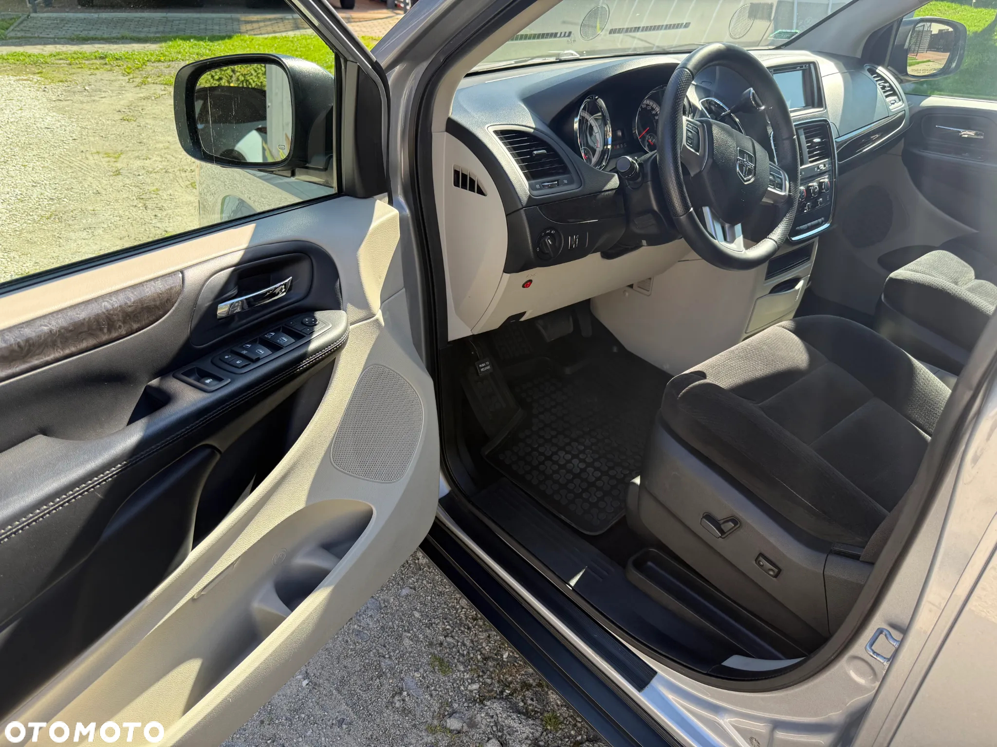 Dodge Grand Caravan - 11